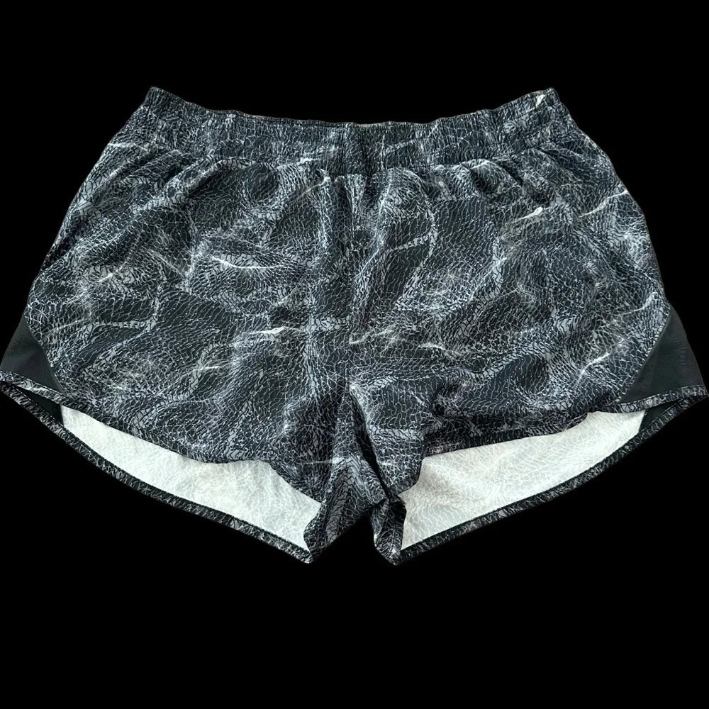 All In Motion Women XXL Reptile Printed Lined Athletic Shorts Gray Black Workout